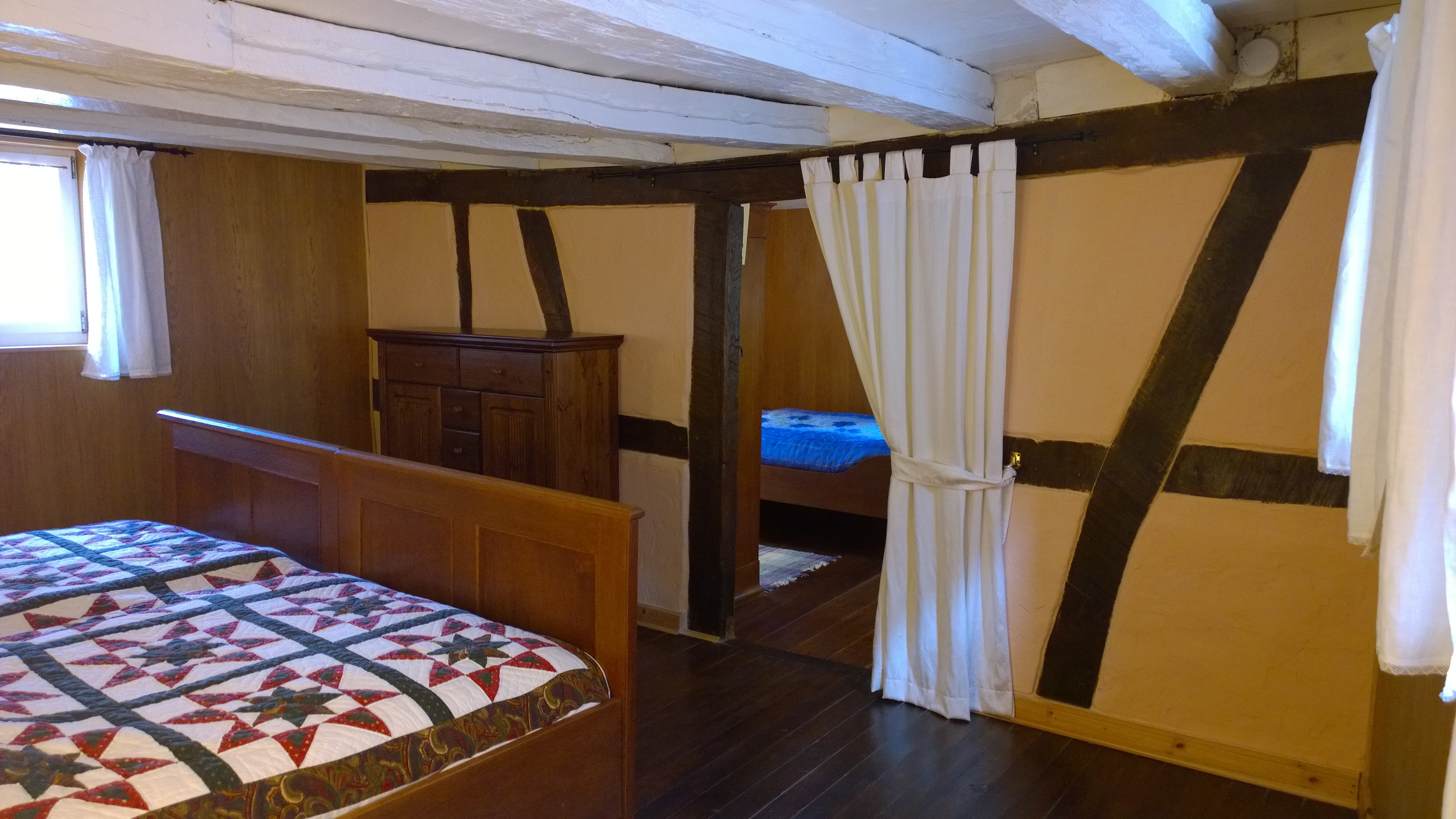 Blick vom Schlafzimmer 1 im 1. Stock ins Schlafzimmer 2